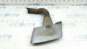 The right muffler tip of the Audi Q7 16-24 is rusty, the edge is missing a fragment