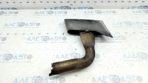 The right muffler tip of the Audi Q7 16-24 is rusty, the edge is missing a fragment