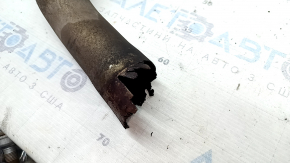 The right muffler tip of the Audi Q7 16-24 is rusty, the edge is missing a fragment
