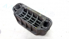 The front right jack for Audi Q7 16-26 is crushed
