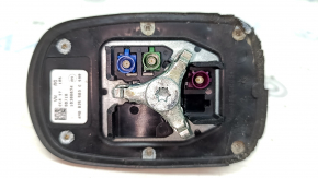 The antenna fin of the Audi Q7 16-20 has a torn seal and the housing has oxidized