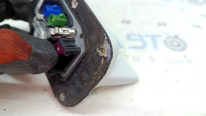The antenna fin of the Audi Q7 16-20 has a torn seal and the housing has oxidized