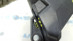 The front left fender liner air duct for BMW 5 G30 17-23 has a broken mount