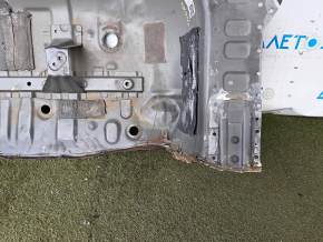 The trunk trough of Toyota Rav4 13-18 is drilled out and rusty