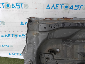 The trunk trough of Toyota Rav4 13-18 is drilled out and rusty