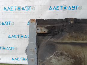 The trunk trough of Toyota Rav4 13-18 is drilled out and rusty