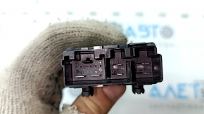 The control unit for heating the rear row of seats of BMW 5 G30 17-23 has a broken housing