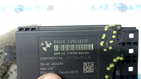 The control unit for heating the rear row of seats of BMW 5 G30 17-23 has a broken housing