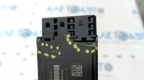 The control unit for heating the rear row of seats of BMW 5 G30 17-23 has a broken housing
