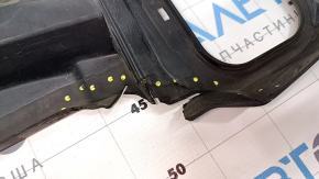 The upper radiator deflector of BMW 5 G30 17-23 has dried out seal