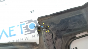 The upper radiator deflector of BMW 5 G30 17-23 has dried out seal