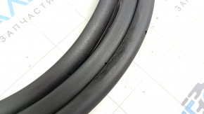 The front left door seal of the Nissan Rogue 14-20 has come apart at the seam and is worn