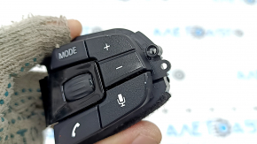 The steering wheel control buttons of the BMW 5 G30 17-22 are black, Sport, for radar distronic and lane keeping, and are worn