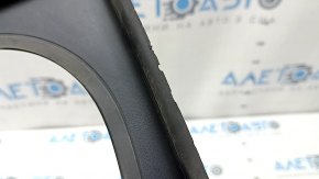 The right BMW 5 G30 17-22 trunk lid gutter trim on the body, the seal has dried out