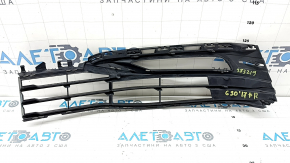 Lower grille of the front bumper right BMW 5 G30 17-20 black gloss, pokes