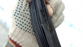 Rear right door opening seal Kia Niro 17-22 scratches, worn