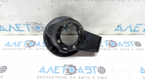 The gas tank door housing of the Kia Niro 17-22 HEV, PHEV has a torn seal