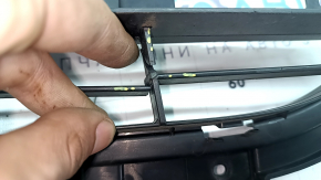 The lower grille of the front bumper of the Audi Q3 16-17 under the one-piece bumper is cracked
