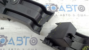 The right rear bumper mount of the Audi Q3 8U 16-18 is broken
