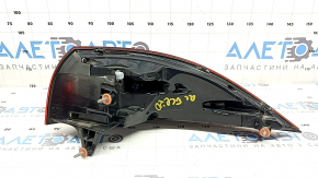The outer wing light on the left Mercedes W167 GLE 350 450 20-23 has a broken corner