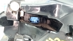 The outer wing light on the left Mercedes W167 GLE 350 450 20-23 has a broken corner
