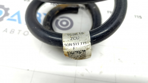The rear right spring of the VW Tiguan 18-24 is rusty