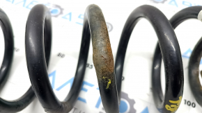 The rear left spring of the VW Tiguan 18-24 is rusty