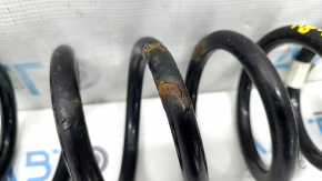 The rear left spring of the VW Tiguan 18-24 is rusty