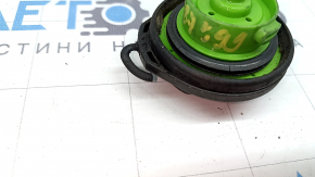 The fuel filler cap of the Audi Q3 8U 15-18 has a broken fastener