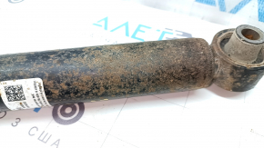 The rear right shock absorber of Hyundai Santa FE 21-23 AWD is rusty
