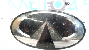 The grill emblem for the Infiniti QX50 19-25 with Distronic is worn and cracked