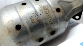 The exhaust route, the middle part with the catalytic converter of Hyundai Santa FE 21-23 2.5, is crushed, the stud is sawed off