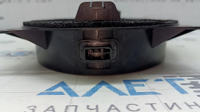The front right door speaker of the Subaru Forester 14-18 SJ is dented, there is a chip on the housing