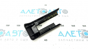 The rear right seat runner plug, front left Mercedes X167 GLS 450 20-22, black, is broken