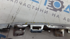 Rear bumper central molding VW Tiguan 18-24 chrome, scratches, broken fasteners