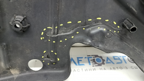 The rear left arm lining under the spring of Mercedes W167 GLE 350 450 20-26 has tears