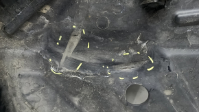 The rear right control arm lining under the spring of Mercedes W167 GLE 350 450 20-26 has tears