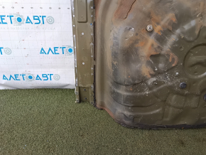 The trunk trough of Toyota Avalon 13-18 is drilled out