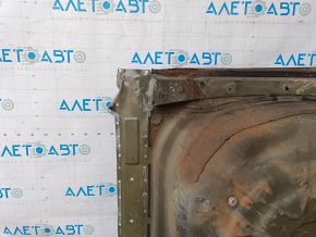 The trunk trough of Toyota Avalon 13-18 is drilled out