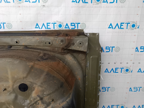 The trunk trough of Toyota Avalon 13-18 is drilled out
