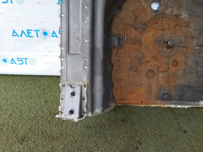 The trunk trough of Toyota Avalon 13-18 is drilled out