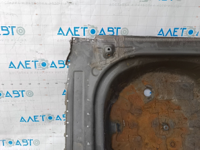 The trunk trough of Toyota Avalon 13-18 is drilled out