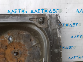 The trunk trough of Toyota Avalon 13-18 is drilled out