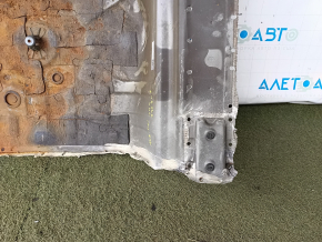 The trunk trough of Toyota Avalon 13-18 is drilled out