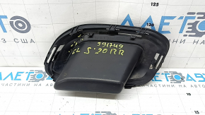 The lower right rear bumper trim of the Mercedes X167 GLS 450 20-26 is broken and cracked