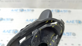 The lower right rear bumper trim of the Mercedes X167 GLS 450 20-26 is broken and cracked