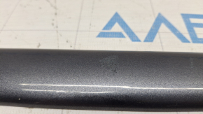 The front right central door molding of Toyota Camry v40 is chipped and the corner is broken
