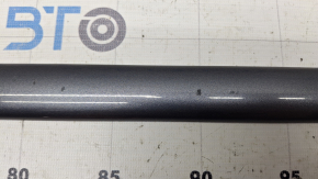 The front right central door molding of Toyota Camry v40 is chipped and the corner is broken