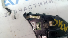 The control buttons on the steering wheel of the Audi A3 8V 17-20 have a cracked connector, the connector of the left buttons has come loose