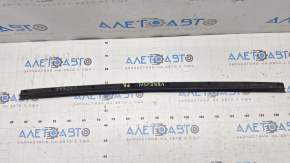 The front right door seal for Toyota Venza 21-24 is small, the clip is broken